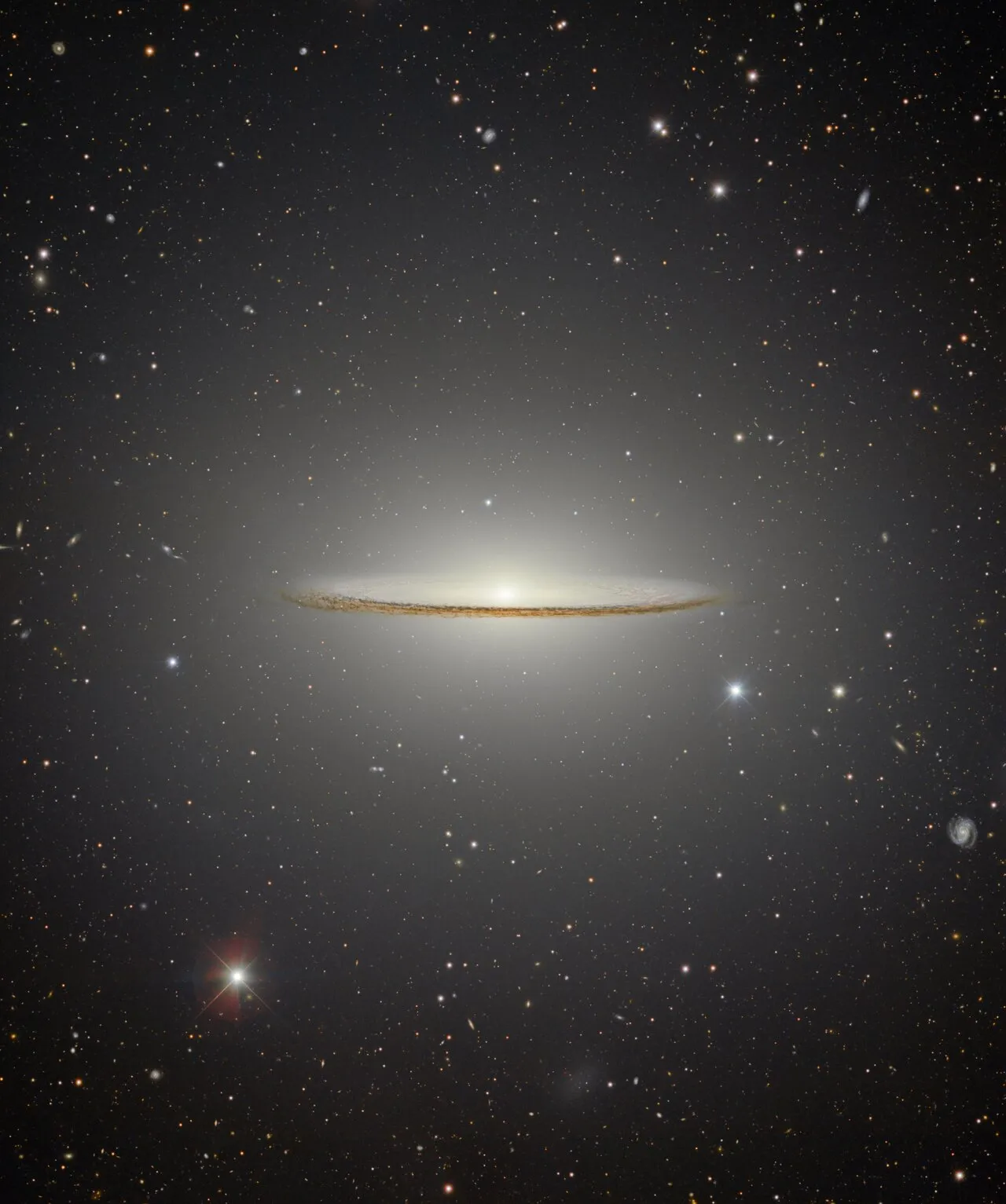 Close-up of the central parts of the Sombrero Galaxy